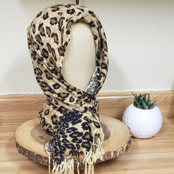 Leopard print scarf - Picture 3 of 6
